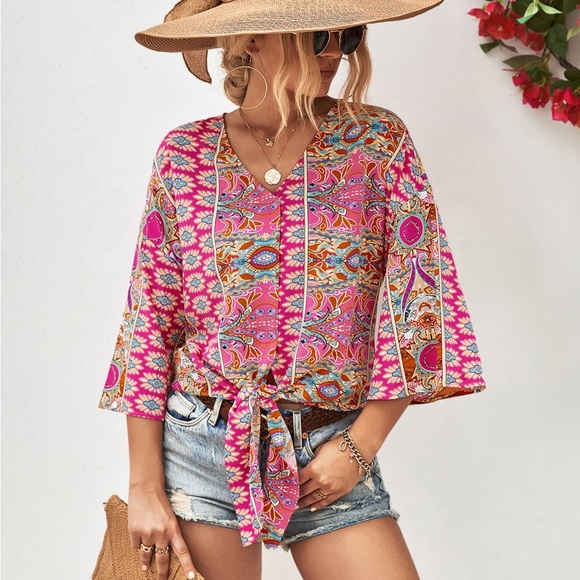 TIE-HEM V-NECK THREE-QUARTER BLOUSE - Picture 3 of 3